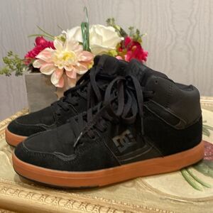 DC Cure Hi Top Black Tan Sneakers YOUTH Sz 6